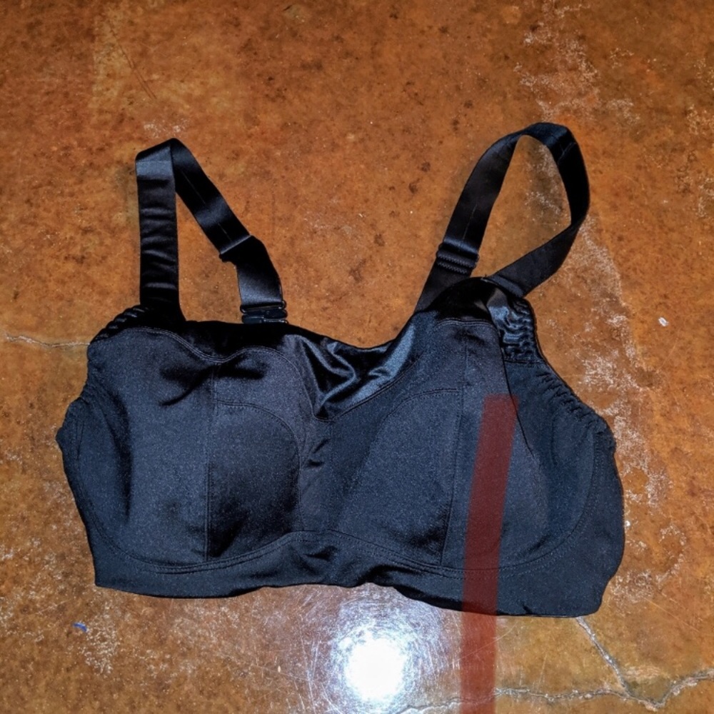 Brooks convertible sports bra size 38DD